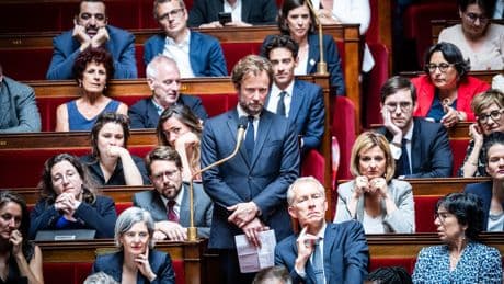 Le PS renoue avec la censure, pas avec LFI