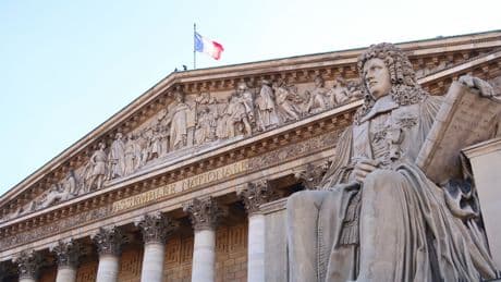 Neuf mois après le meurtre de Philippine, l'Assemblée approuve l'allongement de la rétention des étrangers jugés dangereux