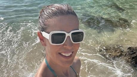 El álbum de las vacaciones privadas de Raquel Sánchez Silva en una isla paradisíaca de Japón entre aguas verde esmeralda: “Cada día una puesta de sol mejor que la anterior”