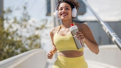 Este chaleco de hidratación de 'running' parece de alta gama pero cuesta menos de 20 euros