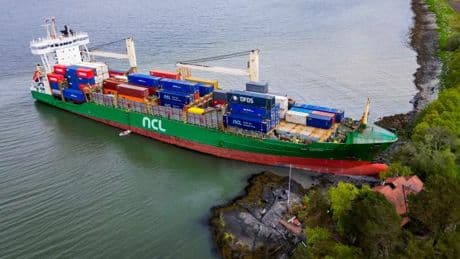 „Völlig absurd“ – Norweger wacht mit Containerschiff im Vorgarten auf