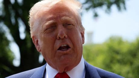 Recul surprise du PIB américain au début du mandat de Donald Trump, qui s’en prend à Joe Biden