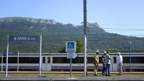 Una menor muere electrocutada al subirse al techo de un vagón y tocar la catenaria en Álava