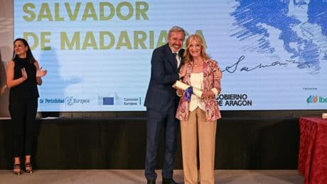La presidenta de &#039;20minutos&#039;, Encarna Samitier, recibe el premio de Periodismo Europeo Salvador de Madariaga