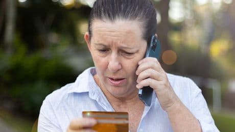 'Do not pay £2 delivery fee' online shopping warning as bank accounts emptied