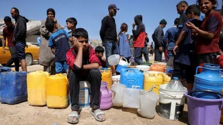 À Gaza, la population attend la distribution d'aide humanitaire