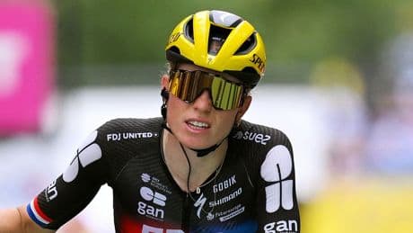 Vollering vervolgt Tour de France Femmes na val, geen risico op hersenschudding