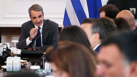 Griechenland: „Überschüsse an Bürger zurückgeben“: Mitsotakis will mit Steuersenkungen aus dem Stimmungstief