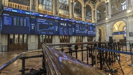 El Ibex vuelve a aparcar las subidas con Irán