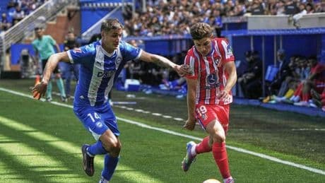 El Atlético empata con el Alavés a pesar de la no expulsión de Julián