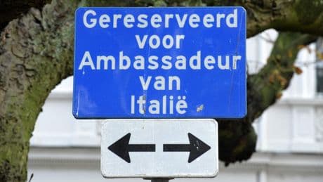 Bijklussende medewerker Italiaanse ambassade krijgt ruim 55.000 euro mee bij ontslag