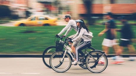 Nebeneinander Fahrradfahren: Fast jeder liegt bei der Gesetzgebung falsch