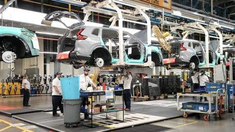 Wages and salary data suggest getting a pay boost may soon get harder