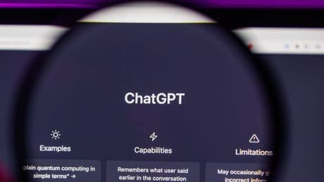 Le conversazioni con ChatGPT indicizzate su Google: ecco l’AI che ci “spia”