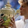Sinner neemt zoete wraak op Alcaraz en wint eerste Wimbledon-titel: ‘Ik leef mijn droom’