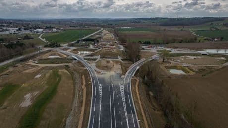 "J'ai perdu 80% de mes clients": à l'image du "grand fossé" d'Astérix, ce village est coupé en deux par le chantier interrompu de l'A69