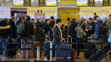 El personal de tierra del aeropuerto de Barcelona irá a la huelga seis días este agosto
