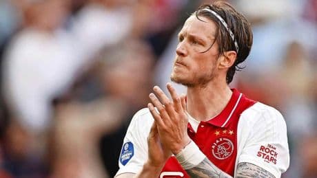 Ajax met Remko Pasveer en Wout Weghorst in de basis tegen NEC