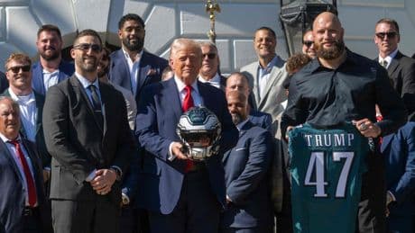 Plantón parcial de los Philadelphia Eagles a Trump en la visita del campeón de la Superbowl a la Casa Blanca