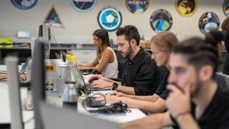 Open Cosmos triplicará el tamaño de sus instalaciones en Barcelona con una nueva sala para fabricar satélites
