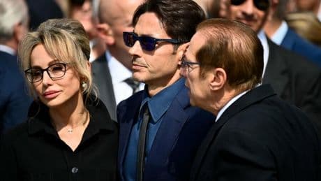 Medienkonzern: Machtkampf um Pro Sieben Sat 1: Berlusconi erhöht sein Angebot – Aktie legt zweistellig zu