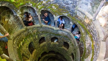 La torre invertida subterránea que esconde Portugal: un lugar de iniciación masónica medieval