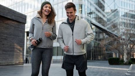 Ni caminar ni yoga: el ejercicio que puedes hacer para mejorar tu estado de forma, según un experto
