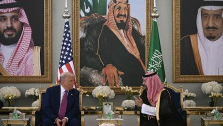 En Arabie saoudite, Donald Trump promet de repartir avec de « nombreux chèques »