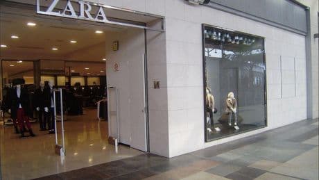 Zara rebaja la chaqueta más elegante de la primavera: disponible por 15,99 euros tras un 46% de descuento