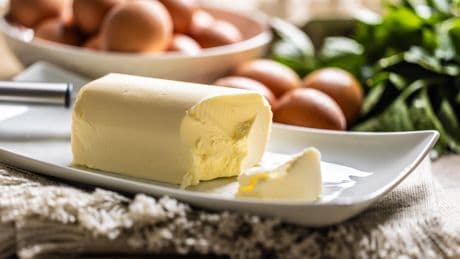 Jeden Tag Butter aufs Brot? Das passiert wirklich mit Ihrem Körper