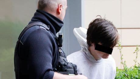 Er stach 2 Menschen nieder - Messer-Bubi nach Supermarkt-Blutbad abgeführt