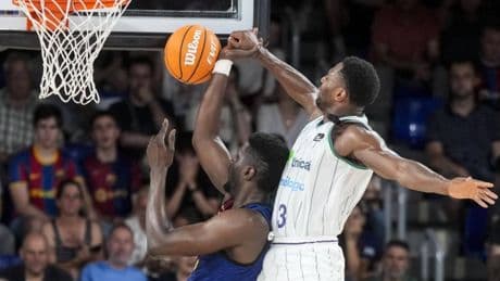 El Unicaja arrolla al Barça y devuelve la serie a Málaga