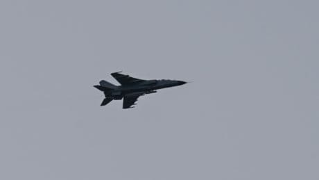 Chinesische Jets fangen japanische Flugzeuge ab und riskieren dabei eine Beinahe-Kollision