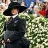 Auftritt in schrillem Outfit: Rihannas Babybauch zieht bei Met Gala alle Blicke auf sich
