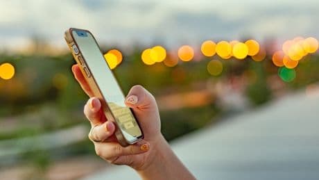Police urge public to protect their phones from fraudsters - as victim shares experience