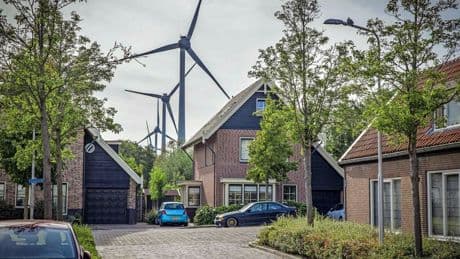 Door patstelling in coalitie kunnen windmolens nog steeds dicht bij huizen worden gebouwd: strenge afstandsregels ver weg