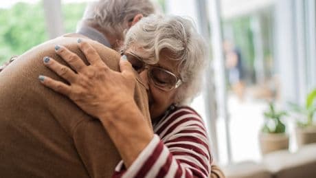 Pflegekosten: Müssen Ehepartner fürs Pflegeheim zahlen?