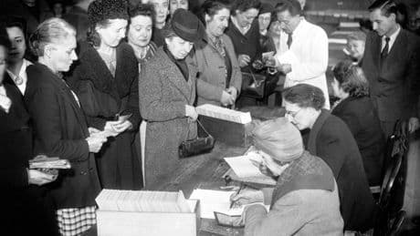 « C’est ainsi qu’elles ont gagné de haute lutte leur droit » : Il y a 80 ans, les femmes votaient pour la première fois