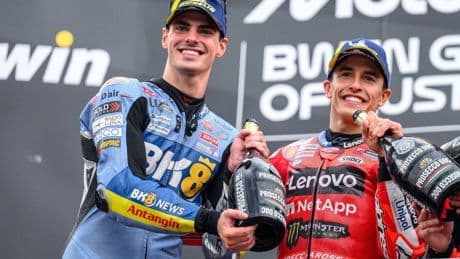 Aldeguer reta a un Marc Márquez que no entenderá “el día que no pueda ganar": "Si hay uno que puede jugársela con él en unas últimas vueltas, soy yo"