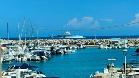 Salento, spunta uno yacht lungo 110 metri. È di Nancy Walton Laurie, ricca ereditiera americana