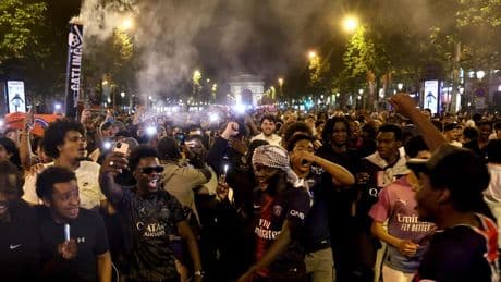 La Francia si risveglia con 2 morti e quasi 200 feriti dopo la notte della vittoria