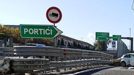 Salvatore izzo e Vincenzo Cozzolino morti in un incidente sull'A3 a Portici: i due amici avevano 22 e 27 anni