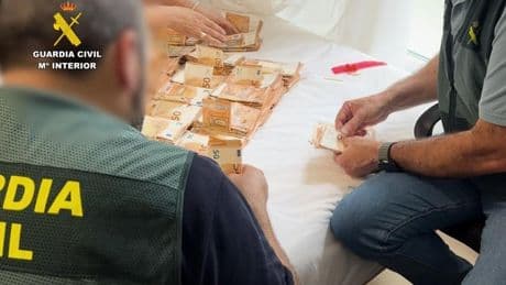Tres detenidos y más de 411.000 euros intervenidos en una operación contra el tráfico de drogas en Gallarta