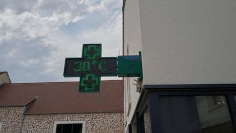 Canicule : 25 départements en vigilance orange, l’Aude toujours en proie à un risque « extrême » d’incendie