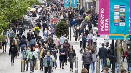 Warm weather and late Easter boost retail sales by 7%