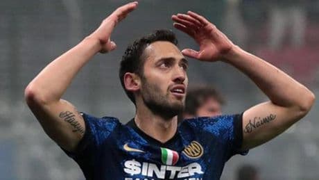 İtalya Futbol Federasyonu’ndan Hakan Çalhanoğlu’na ceza