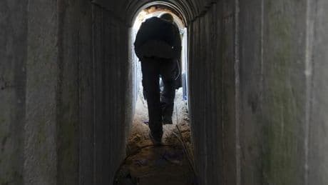 Israel muestra a la prensa un túnel en Gaza donde encontró el cuerpo de Mohammed Sinwar