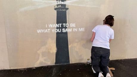 Le phare transformé en pénis: l'œuvre de Bansky à Marseille dégradée
