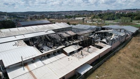 Arnavutköy'de yanan fabrika havadan görüntülendi