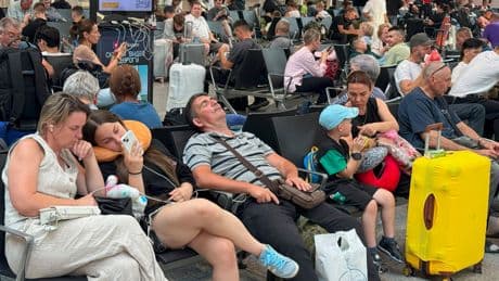 Pro-Ukrainian Hackers Claim Cyberattack as Aeroflot Grounds Flights